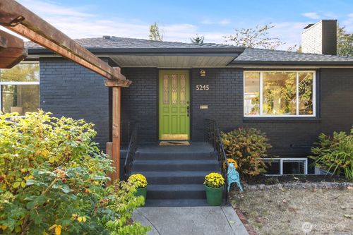 5245 45th Avenue S, Seattle, WA, 98118 | Card Image