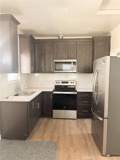 18556 Bryant St, Northridge, CA, 91324-4009 | Card Image