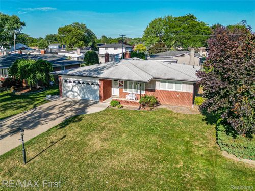 33552 Somerset Dr, Sterling Heights, MI, 48312-6066 | Card Image