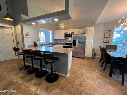231-255 S Kyrene Rd, Chandler, AZ, 85226-4437 | Card Image