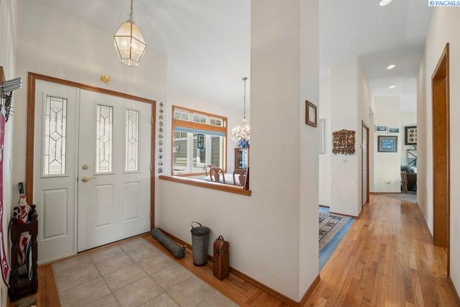 1545 Capri Ct, Condo with 4 bedrooms, 3 bathrooms and null parking in Pullman WA | Image 7