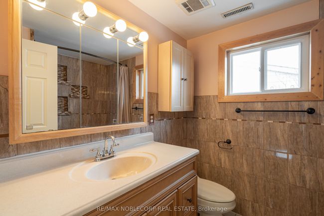 115 William Roe Blvd, House other with 5 bedrooms, 3 bathrooms and 3 parking in Newmarket ON | Image 23
