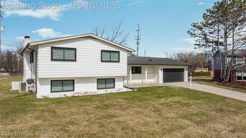 5316 Centerbrook Dr, West Bloomfield, MI, 48322-3811 | Card Image