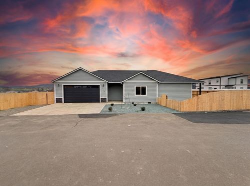 465 Arnos Rd, Talent, OR, 97540-9609 | Card Image