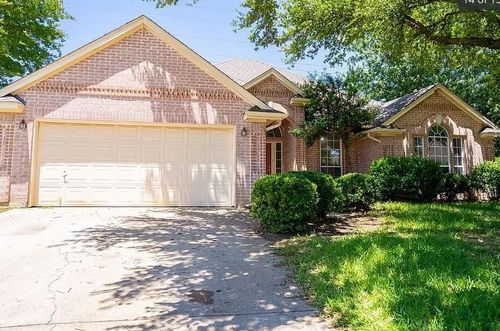492 Shade Tree Cir, Hurst, TX, 76054-2942 | Card Image