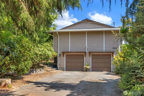 19524 53rd Ave Ne, Lake Forest Park, WA, 98155-3028 | Card Image