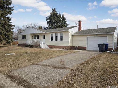 403 Thomson St, Outlook, SK, S0L2N0 | Card Image