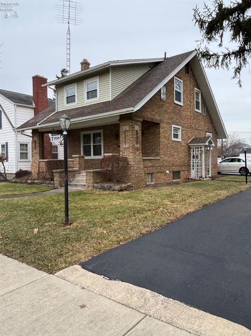17 Gross St, Tiffin, OH, 44883-3517 | Card Image
