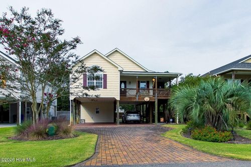 113 Nw 9th St, Oak Island, NC, 28465-7014 | Card Image