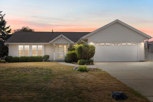 10365 S Kelly Dr, Oak Creek, WI, 53154-7938 | Card Image