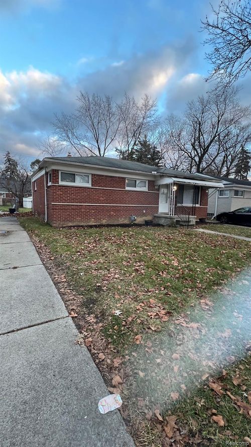 23070 Scotia Rd, Oak Park, MI, 48237-2139 | Card Image