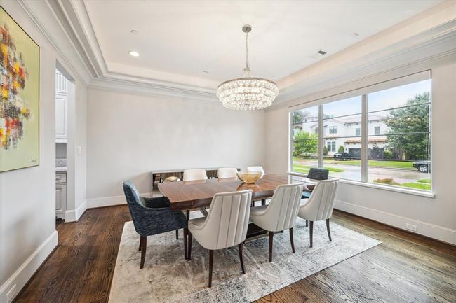 8304 Maple Ct, House other with 5 bedrooms, 5 bathrooms and 2 parking in Bellaire TX | Image 4