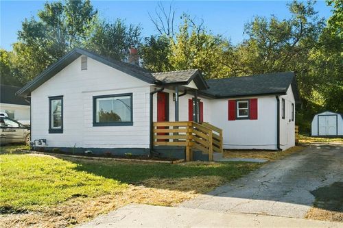 15023 E Truman Rd, Independence, MO, 64050-4051 | Card Image