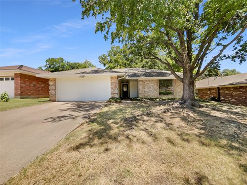 1425 Brenda Dr, Irving, TX, 75060-6325 | Card Image