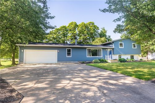 8242 Orchardway St Nw, North Canton, OH, 44720-5151 | Card Image