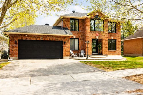 82 Beechfern Dr, Stittsville, ON, K2S1E3 | Card Image