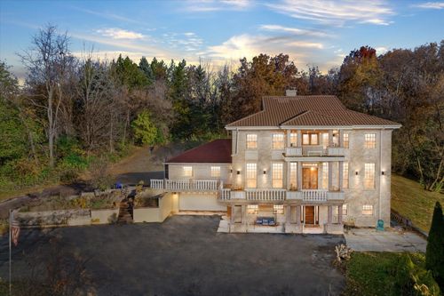 4425902 Lindsay Rd, Pewaukee, WI, 53072-1923 | Card Image