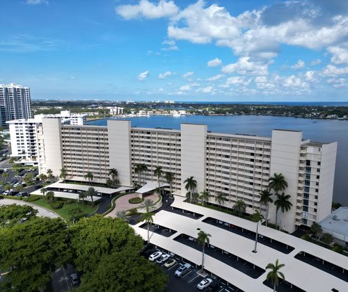 821-130 Lakeshore Dr, North Palm Beach, FL, 33408-3682 | Card Image