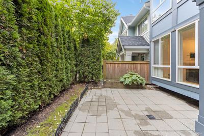 7436 Magnolia Terr, Townhouse with 2 bedrooms, 1 bathrooms and 2 parking in Burnaby BC | Image 2