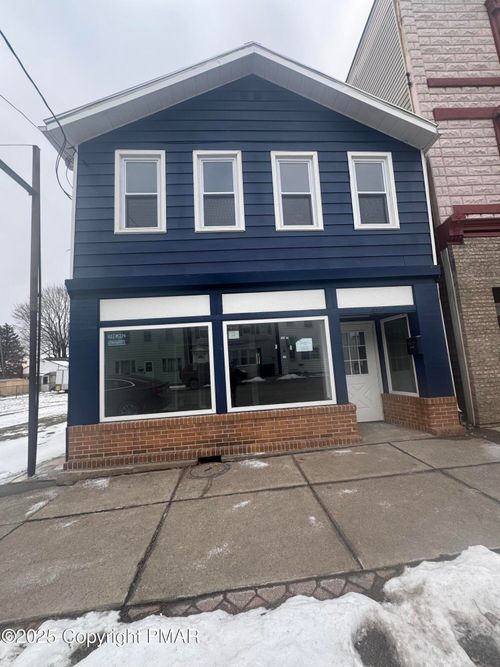 326 Centre St, Freeland, PA, 18224-2121 | Card Image