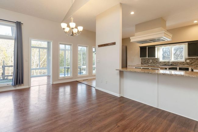 Vinyl Plank Flooring | Image 12
