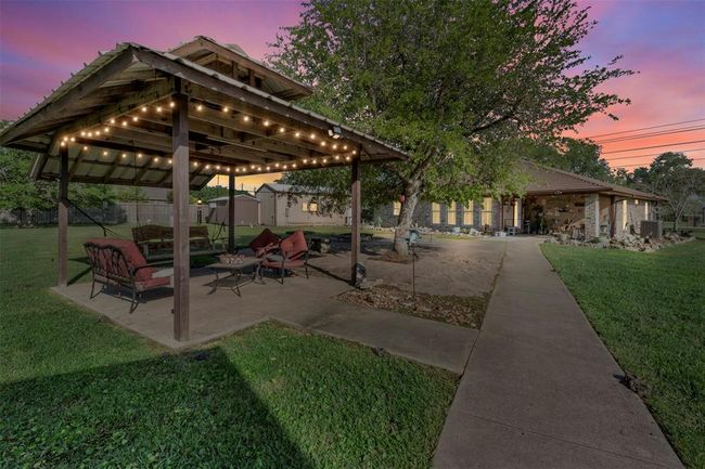 Back yard | Image 37