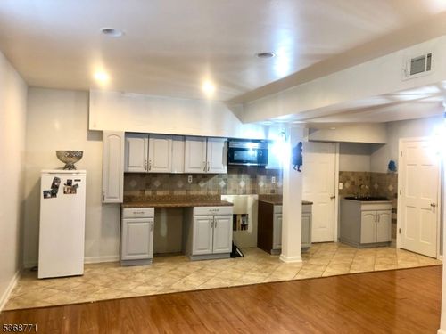 2 Windy Bush Ln, Sparta, NJ, 07871-2522 | Card Image