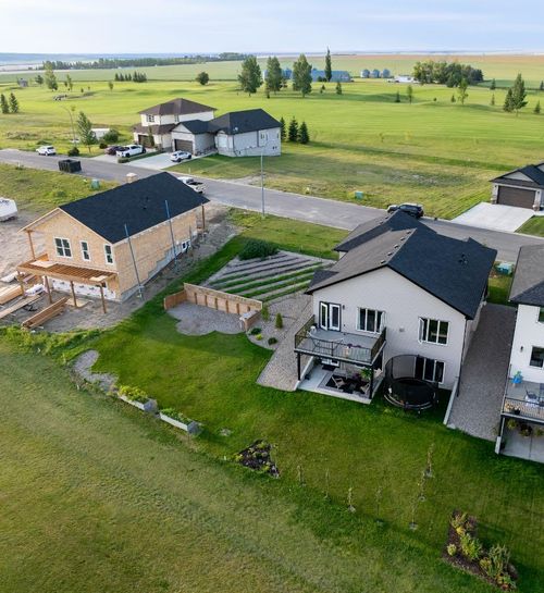 646 Fairways Drive, Vulcan, AB, T0L2B0 | Card Image