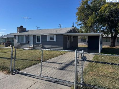 807 S 16th St, Sunnyside, WA, 98944-2430 | Card Image