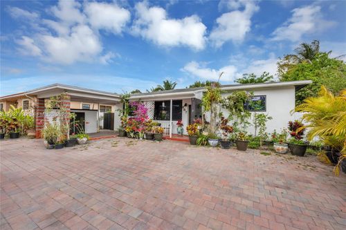 887 Ne 145th St, North Miami, FL, 33161-2337 | Card Image