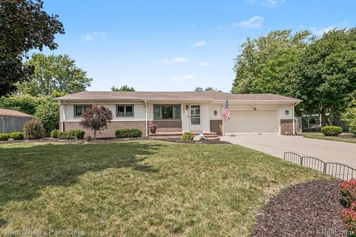 1087 Collingwood Dr, Rochester Hills, MI, 48307-5425 | Card Image