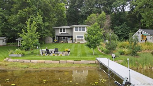 5616 Joslin Lake Dr, Gregory, MI, 48137-9749 | Card Image