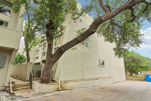 e34-3102 Eisenhauer Rd, San Antonio, TX, 78209-3560 | Card Image