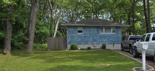367 Whittier Dr, Mastic Beach, NY, 11951-1204 | Card Image