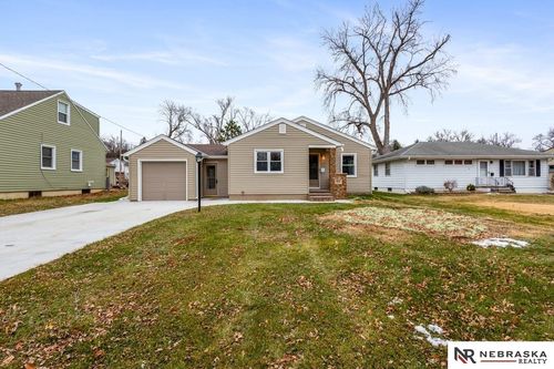821 N 77th St, Omaha, NE, 68114-3001 | Card Image