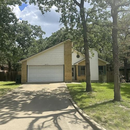 2106 Labrisa Dr, Bryan, TX, 77807-2305 | Card Image