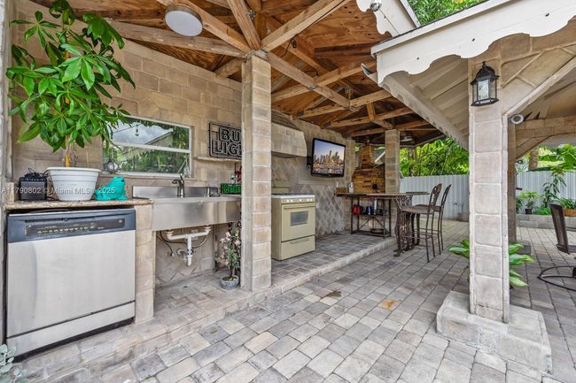 6800 Sw 26 Th St, House other with 2 bedrooms, 3 bathrooms and null parking in Miramar FL | Image 23