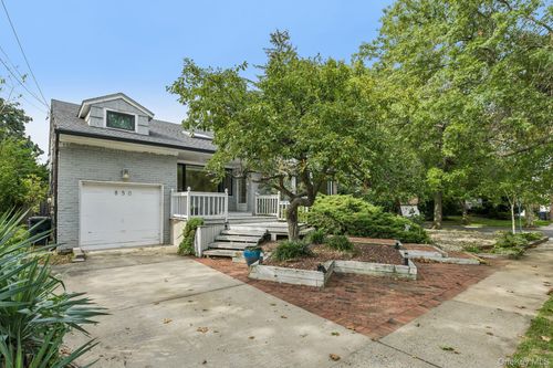850 Oliver St, Woodmere, NY, 11598-2320 | Card Image