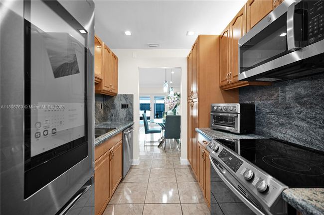 14103 Sw 55 Th St, Townhouse with 2 bedrooms, 1 bathrooms and null parking in Miami FL | Image 11
