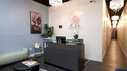 8684 Griffin Rd, Cooper City, FL, 33328-3713 | Card Image