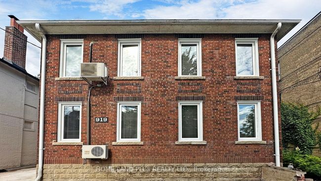3 - 919 Avenue Rd, Home with 2 bedrooms, 1 bathrooms and 1 parking in Toronto ON | Image 4