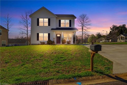 112 Mccleskey Dr, Yadkinville, NC, 27055-7621 | Card Image