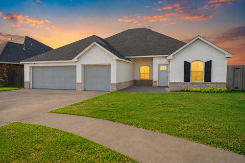 2807 Falling Leaves Dr, Weatherford, OK, 73096-3192 | Card Image