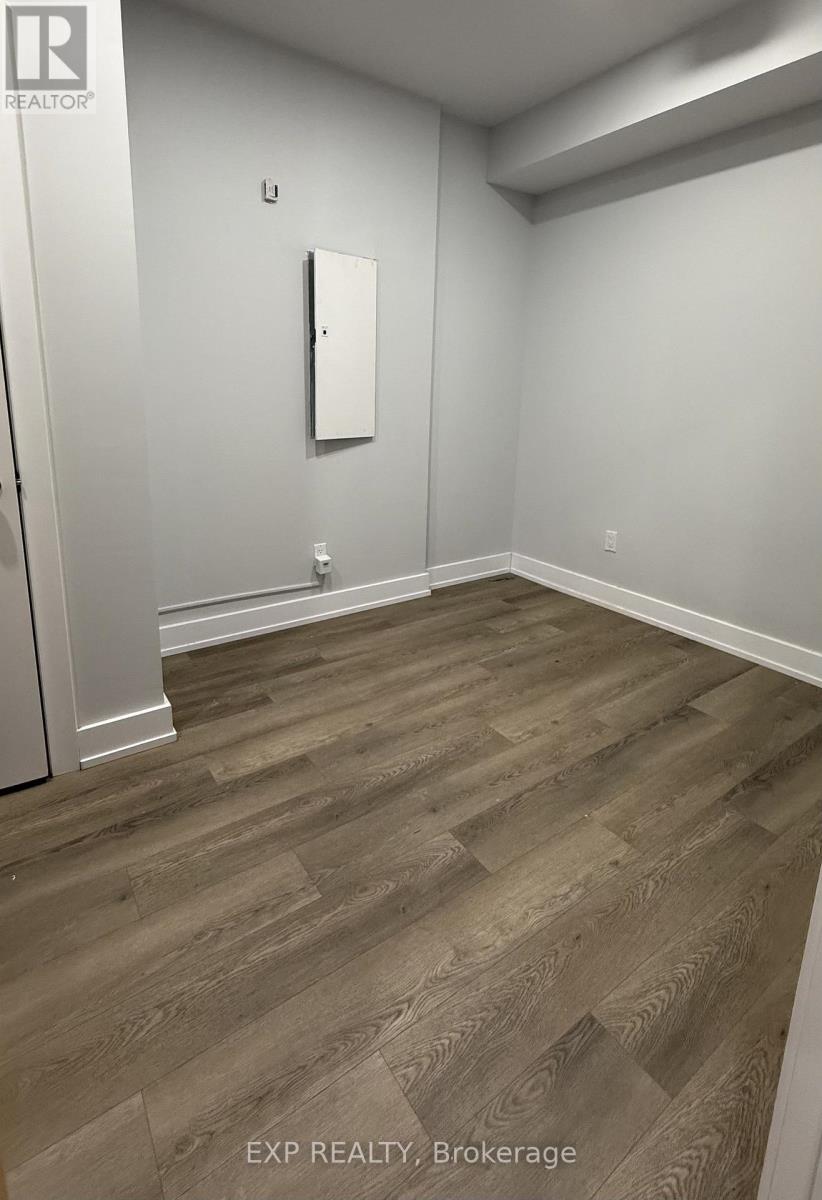 Commercial Lease in Toronto (Victoria Village) 5