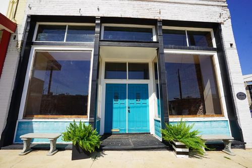 105 E Main St, Palestine, TX, 75801-2816 | Card Image