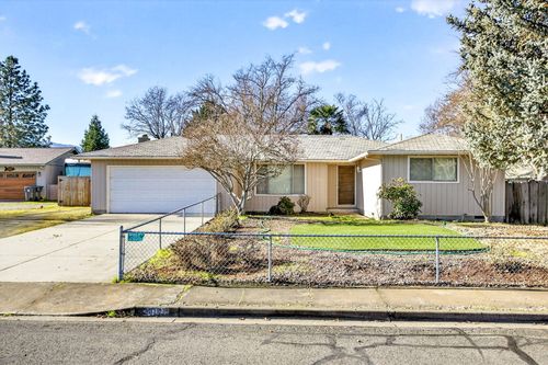 4055 Crestwood Cir, Central Point, OR, 97502-1601 | Card Image