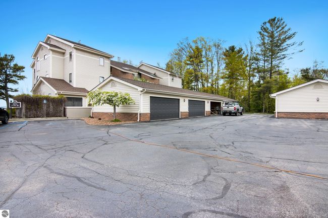 3 - 9200 N Bayshore Dr, House other with 1 bedrooms, 2 bathrooms and null parking in Elk Rapids MI | Image 28