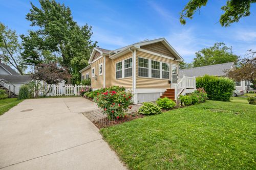 755 Indiana Ave, South Haven, MI, 49090-1766 | Card Image