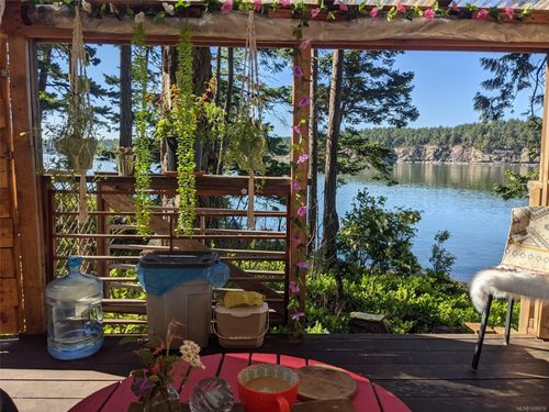 625 Tumbo Channel Rd, Saturna Island, BC, V0N2Y0 | Card Image