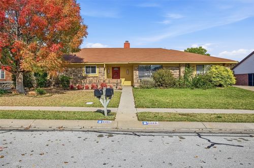 2425 Oakmont Dr, Bedford, TX, 76022-7753 | Card Image